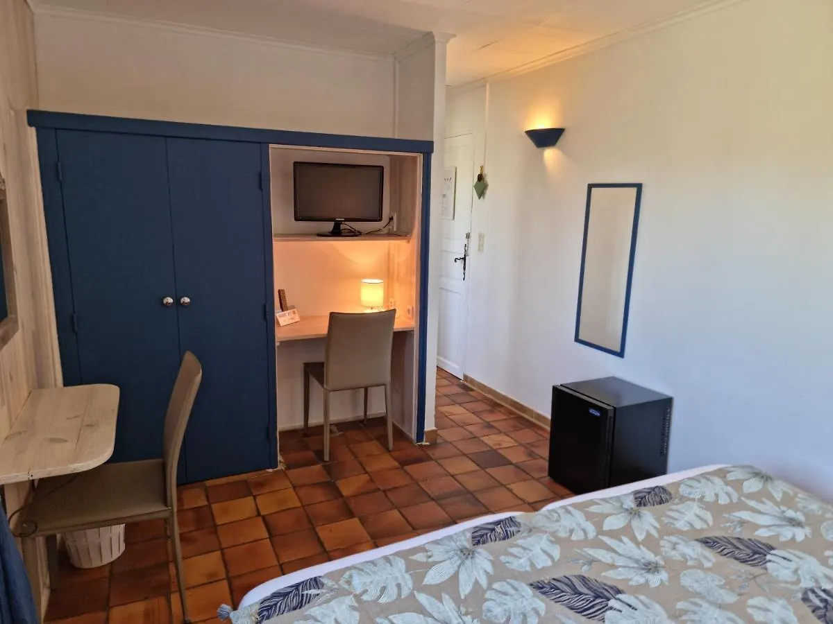 Logis Hotels Le Saint Marc Mollans-sur-Ouvèze 3*,