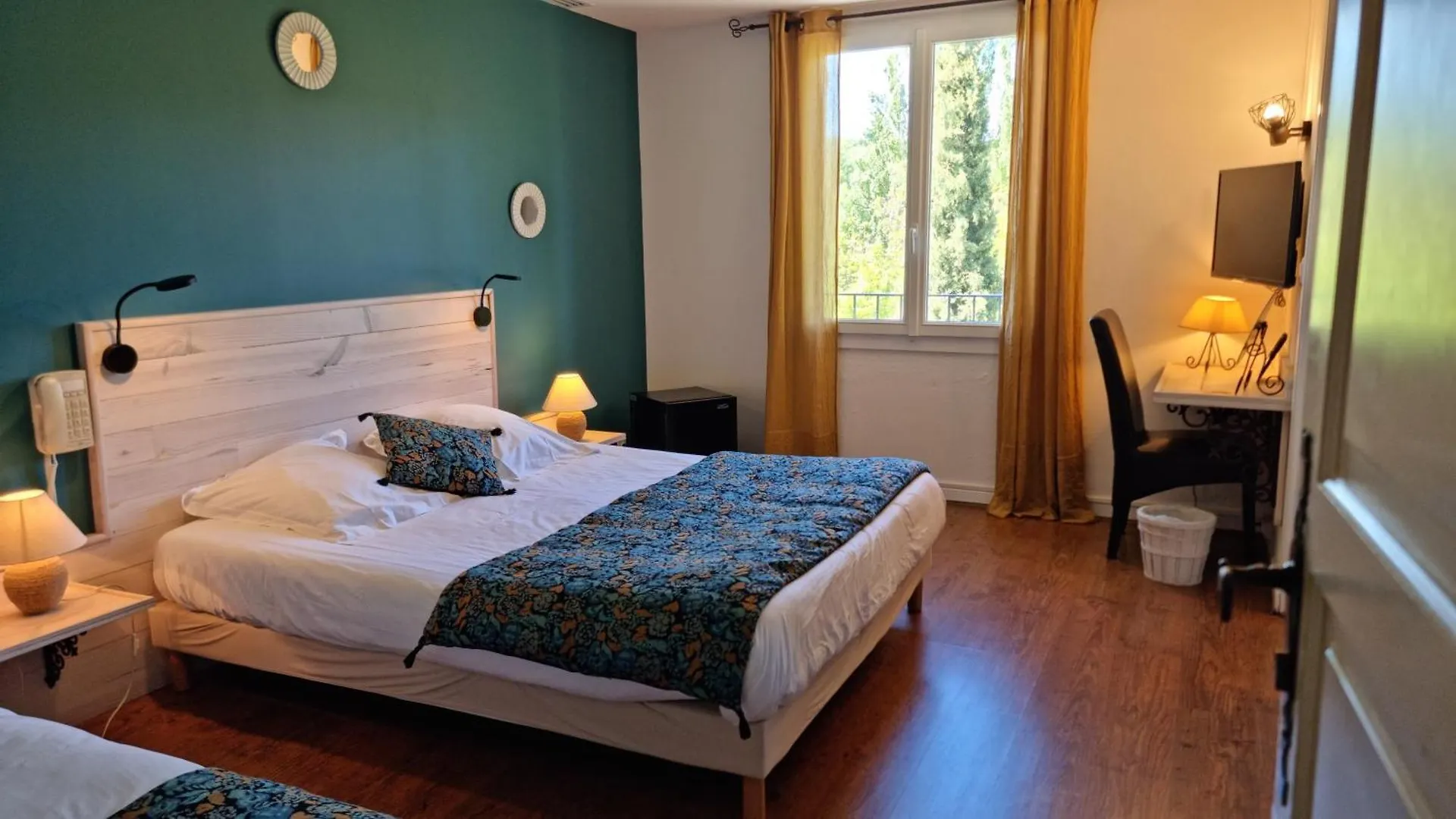 Logis Hotels Le Saint Marc Mollans-sur-Ouvèze