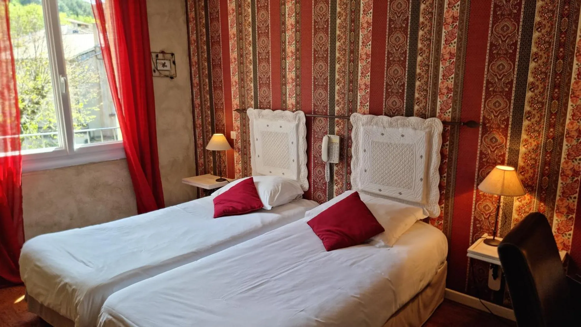 Logis Hotels Le Saint Marc Mollans-sur-Ouvèze Frankreich