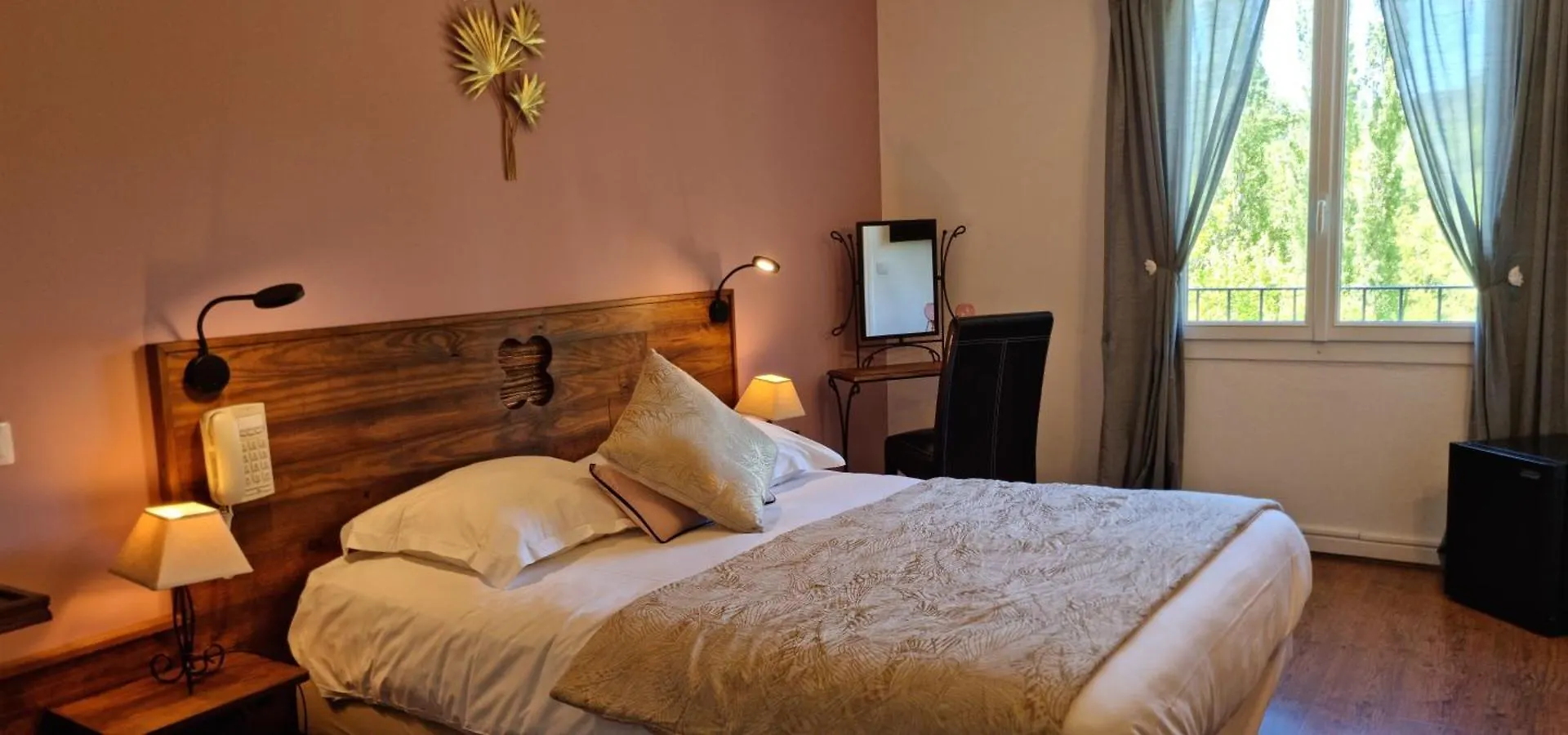 Logis Hotels Le Saint Marc Mollans-sur-Ouvèze فرنسا