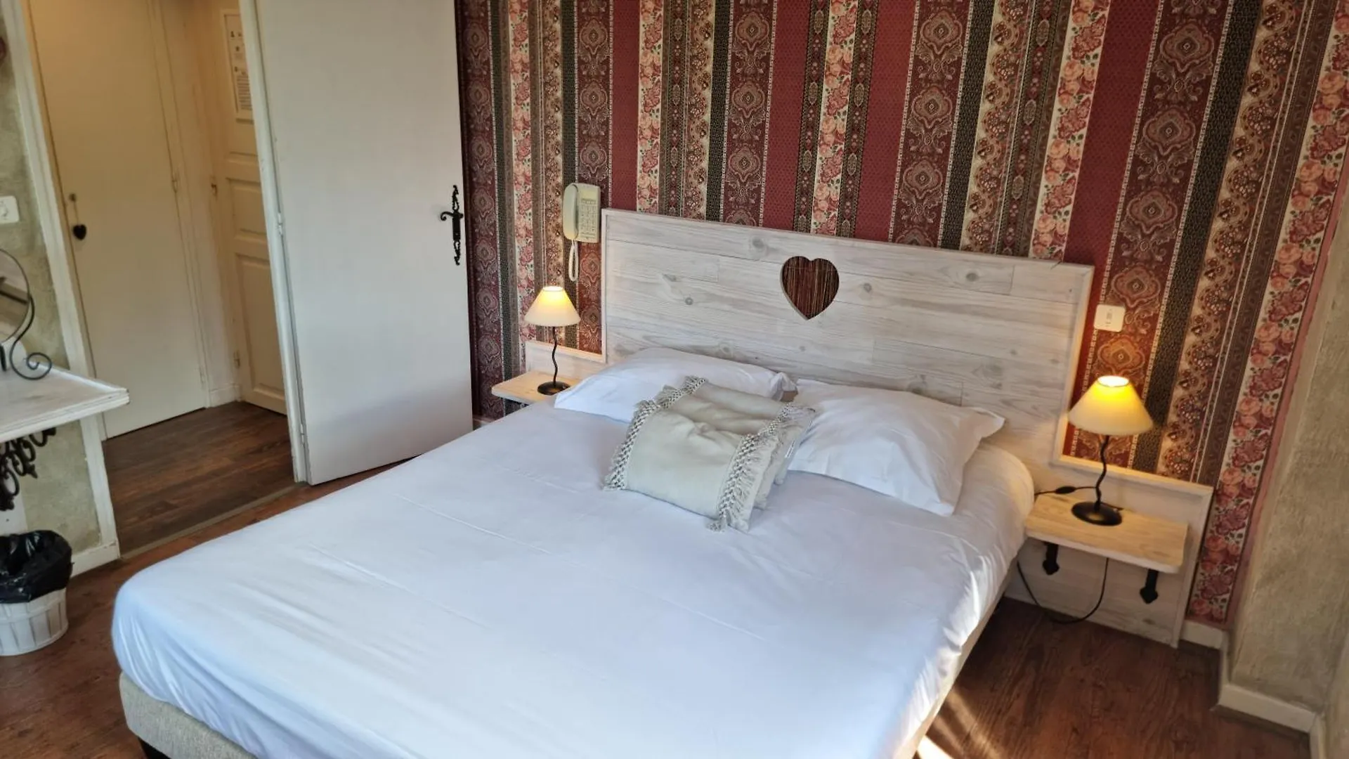 ***  Logis Hotels Le Saint Marc Mollans-sur-Ouvèze Frankreich
