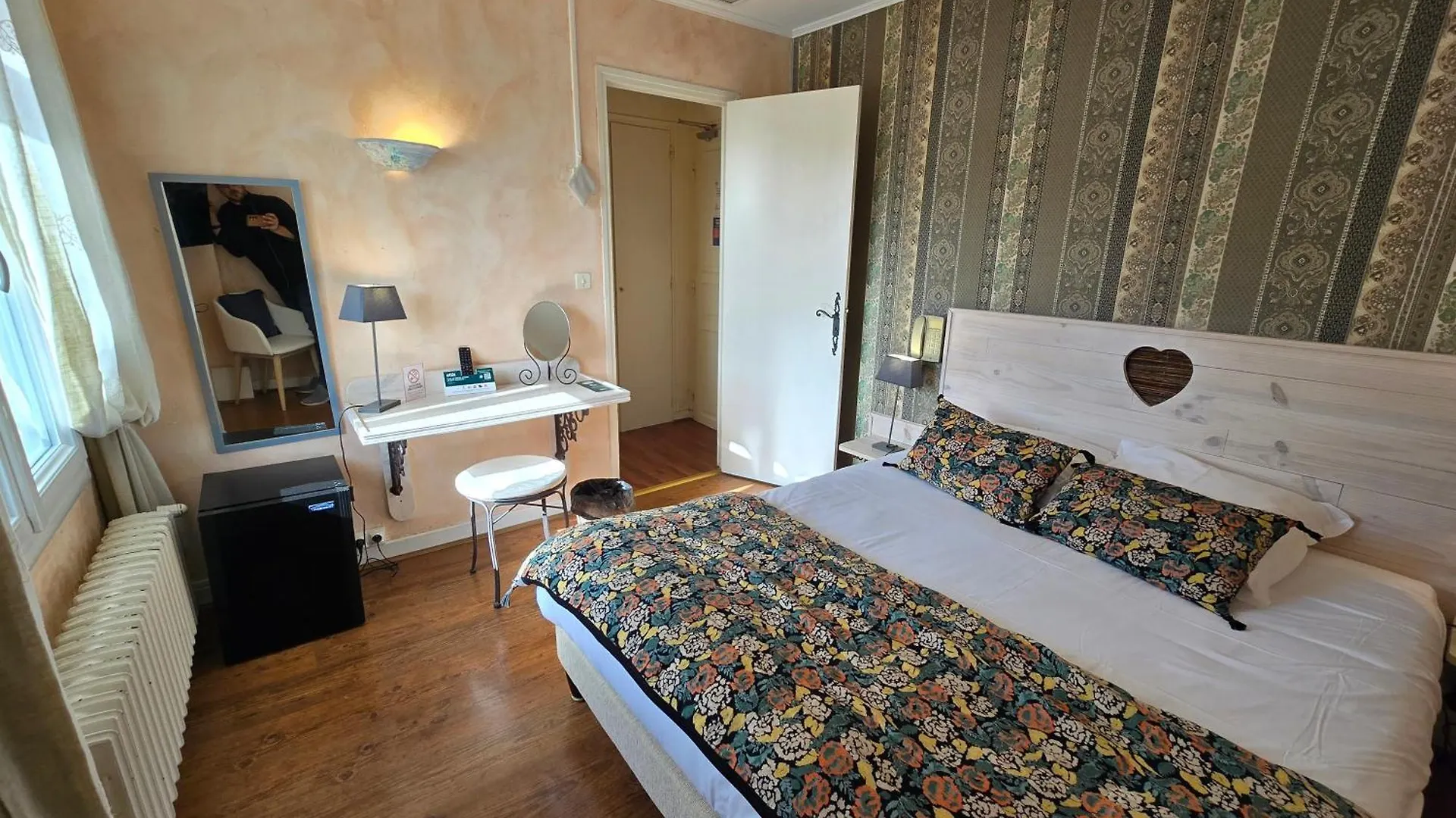 Logis Hotels Le Saint Marc Mollans-sur-Ouvèze