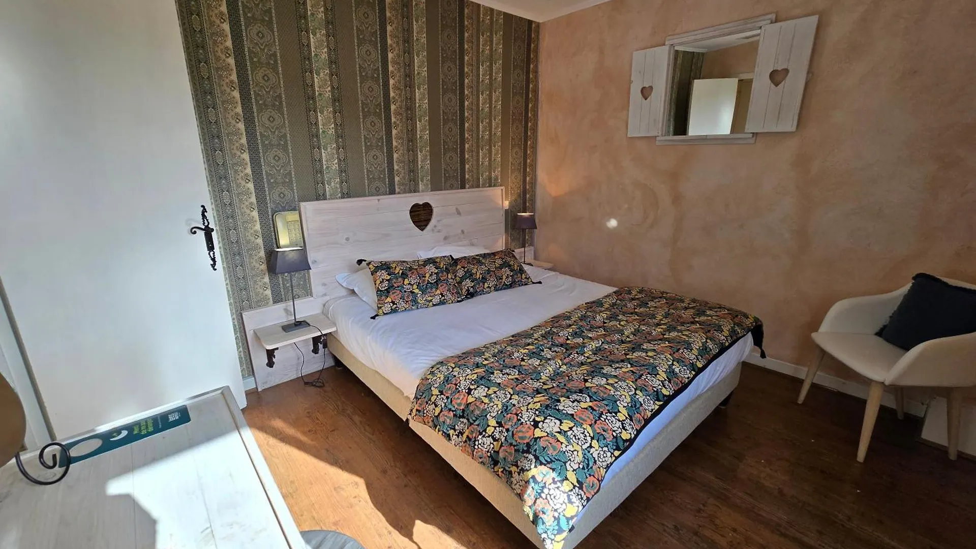 Logis Hotels Le Saint Marc Mollans-sur-Ouvèze