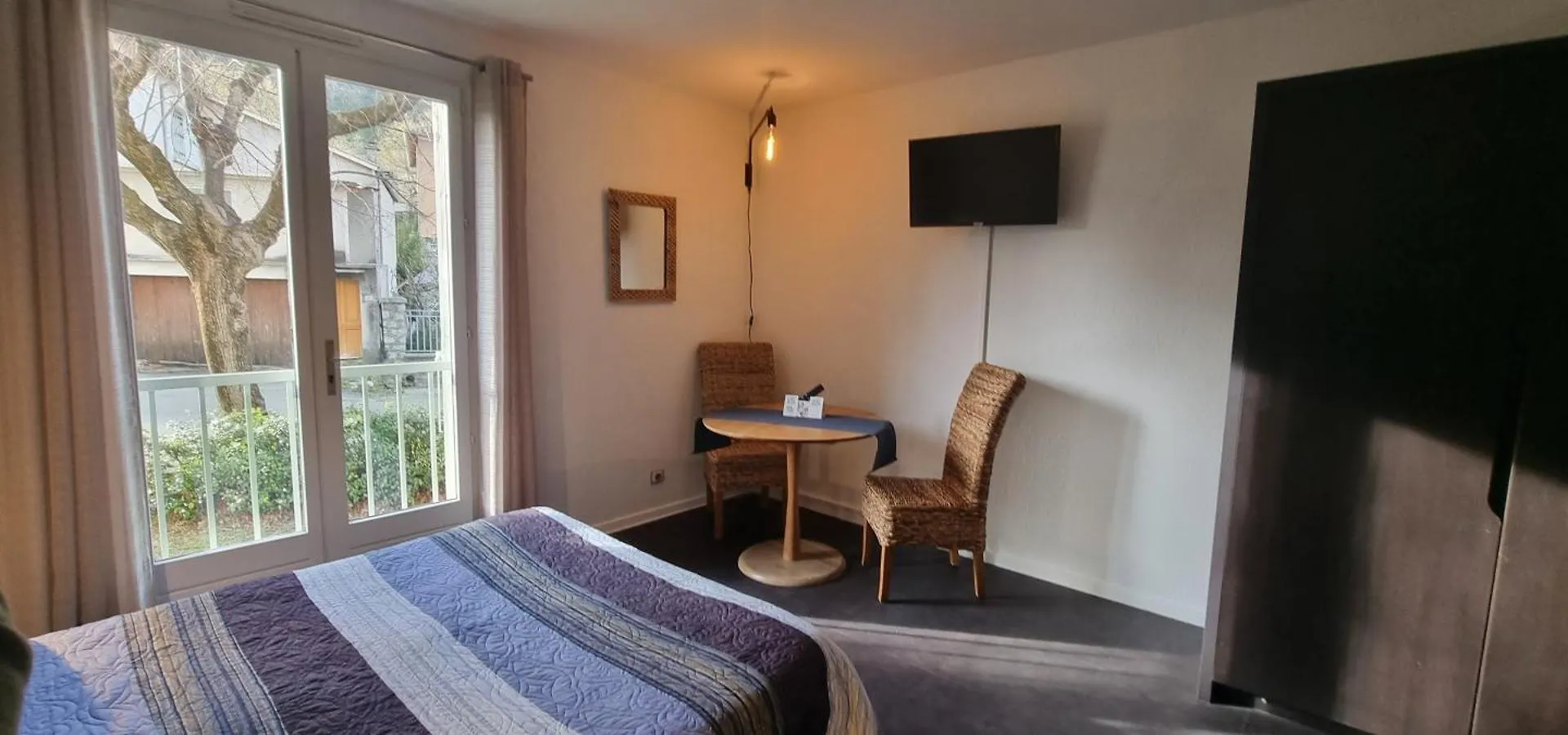 Hotel Le Saint Marc à Mollans-sur-Ouvèze 3*,
