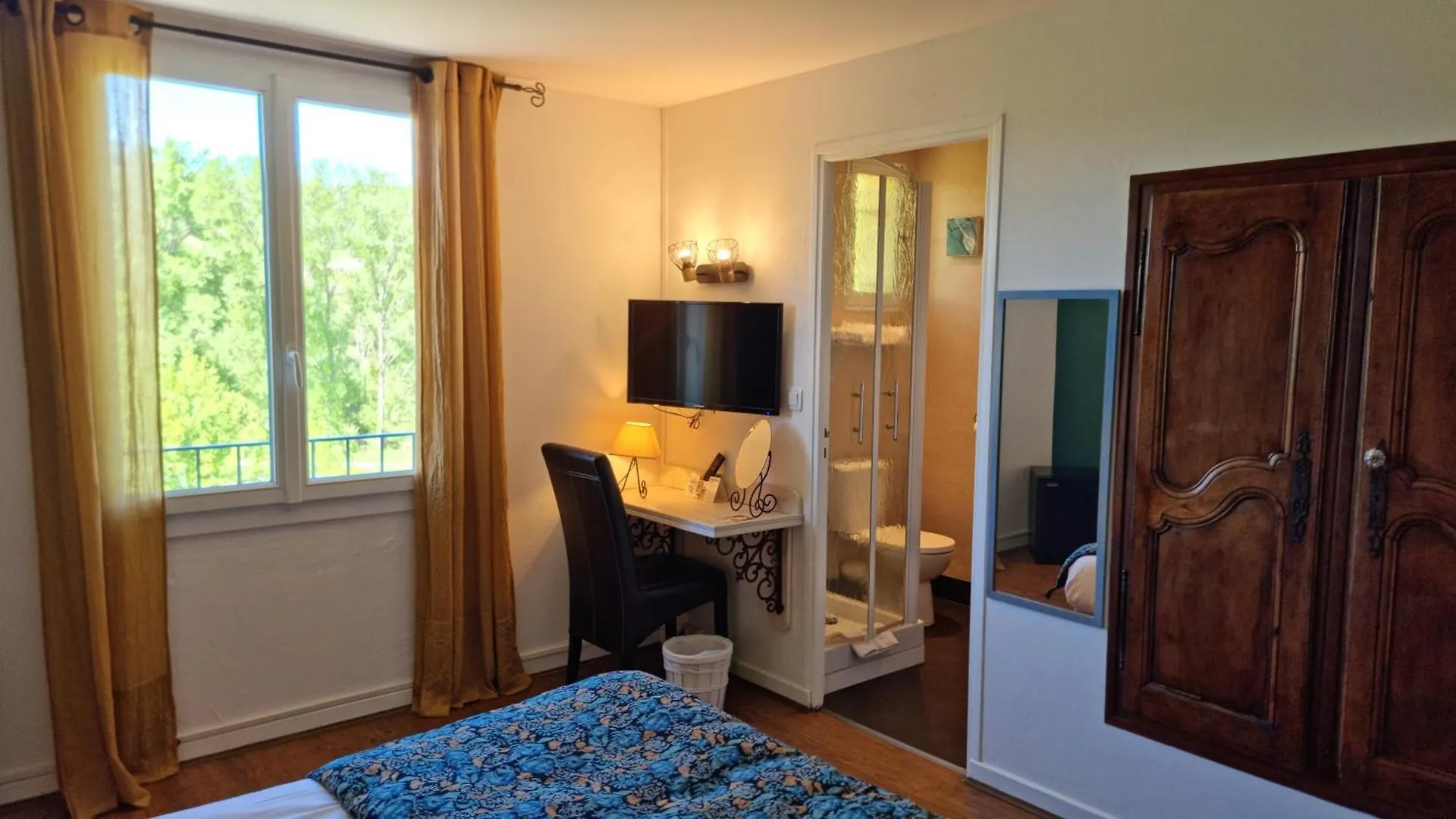 Logis Hotels Le Saint Marc Mollans-sur-Ouveze 3*,
